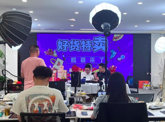 四季青女裝一手貨源號，四季青女裝一件代發(fā)貨源？