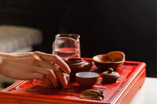 為啥在網(wǎng)上買的茶葉比實(shí)體店便宜這么多？靠譜嗎？聽懂行的怎么說