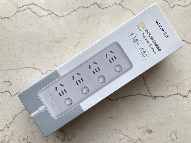 做工扎實(shí)、細(xì)節(jié)到位，綠聯(lián)四位分控排插開(kāi)箱分享