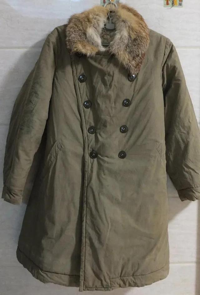 淘寶拼多多熱銷校尉大衣貨源拿貨是真的嗎，淘寶買的衣服拼多多發(fā)的貨？