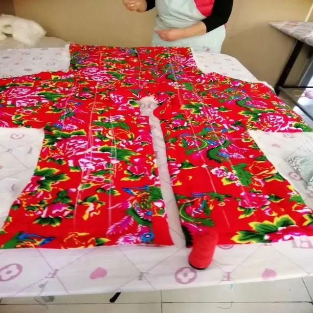 微商賣服裝貨源怎么找，微商賣服裝貨源怎么找客戶？