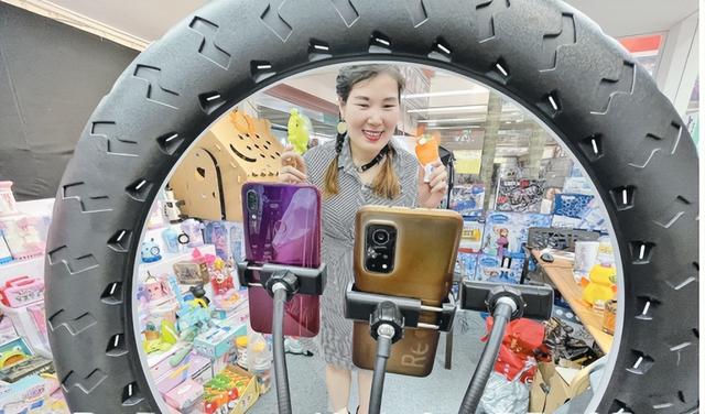 義烏電商直播貨源網(wǎng)址，義烏電商直播城？