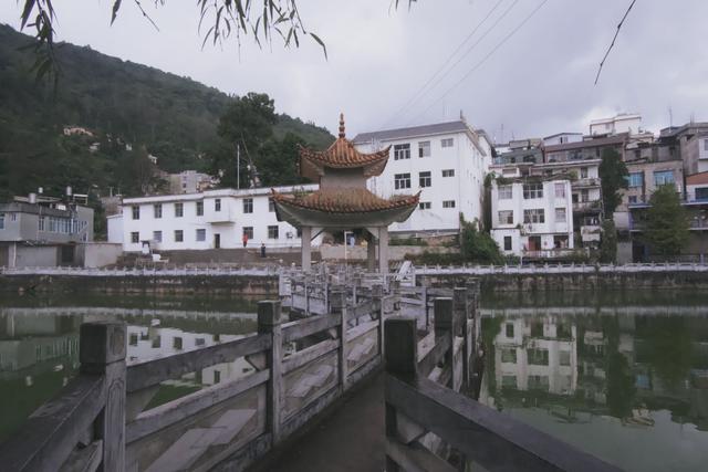55個少數(shù)民族的服飾圖片，少數(shù)民族的服飾圖片大全？