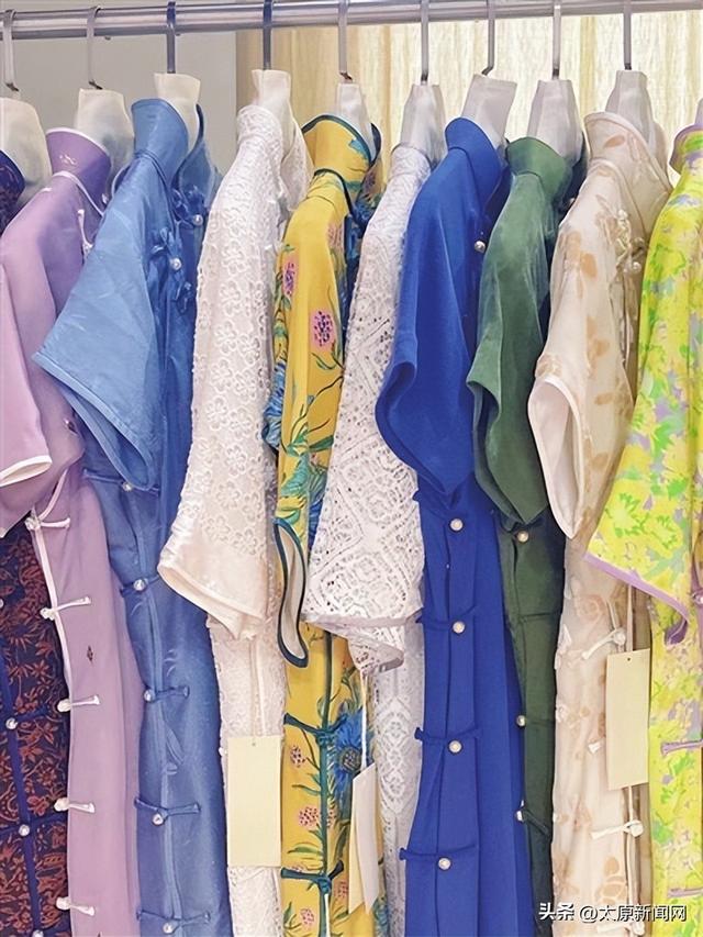 服裝廠家直接拿貨，工作服廠家聯(lián)系方式？