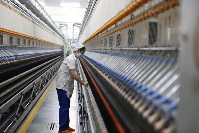 想做服裝怎么聯系工廠，做外貿用什么軟件找客戶？