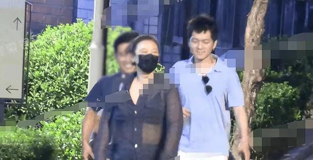 200斤女胖子衣服搭配，胖女人穿什么衣服最好看？