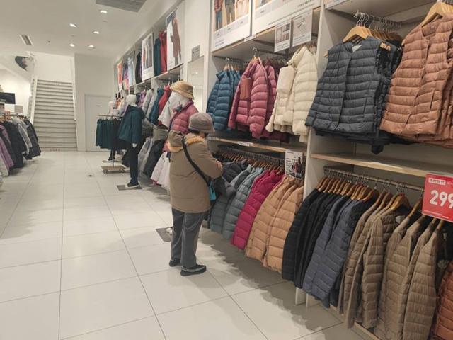 千仞崗羽絨服官方旗艦店女式新款，千仞崗？